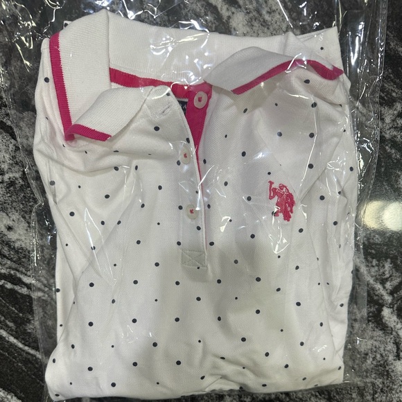 1 NEW White U.S. Polo Assn Shirt with Black Dot Print & Pink Accent - Picture 2 of 4